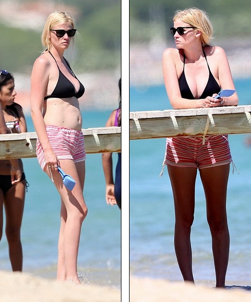 Biểu tượng gợi cảm lộ bụng phệ trên biển - 1
Thợ săn ảnh phát hiện ra siêu mẫu Lara Stone khi cô đang đi dạo trên bãi biển St Tropez