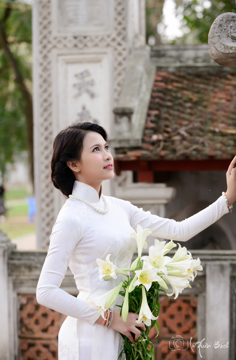 Nữ sinh Lào duyên dáng bên loa kèn cuối mùa - 2 Nữ sinh Lào duyên dáng bên loa kèn cuối mùa - 2