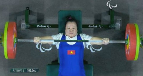 Đô cử Linh Phượng giành HCĐ Paralympic 2016 - 1
Linh Phượng đã rất nỗ lực trong phần thi của mình
