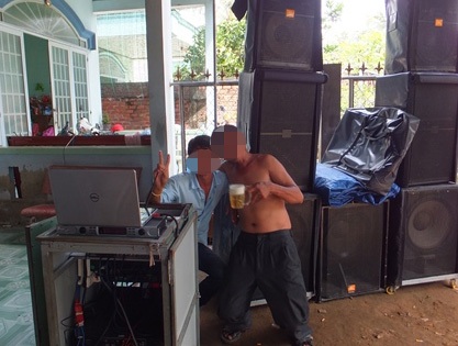 "Siết" các dàn karaoke nhạc sống di động dịp Tết - 1