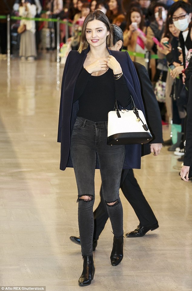 Miranda Kerr khoe ngực đầy tại Nhật - 6