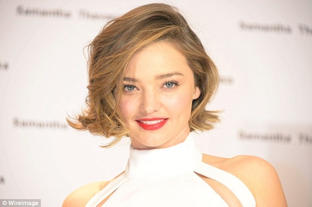 Miranda Kerr thanh lịch tại Nhật - 2
Siêu mẫu người Úc trẻ đẹp với mái tóc ngắn quyến rũ