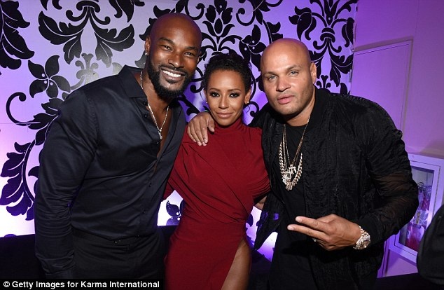 Cựu thành viên Spice Girls táo bạo với váy không nội y - 6
Vợ chồng Mel B và khách mời Tyson Beckford
