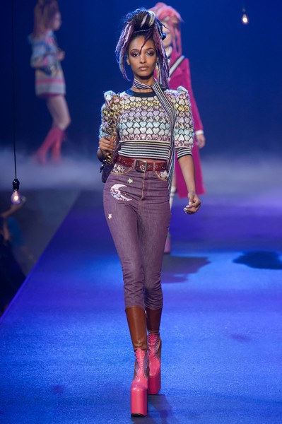 Dàn siêu mẫu đọ dáng trong buổi diễn của Marc Jacobs - 8
Jourdan Dunn - bà mẹ 9X người Anh