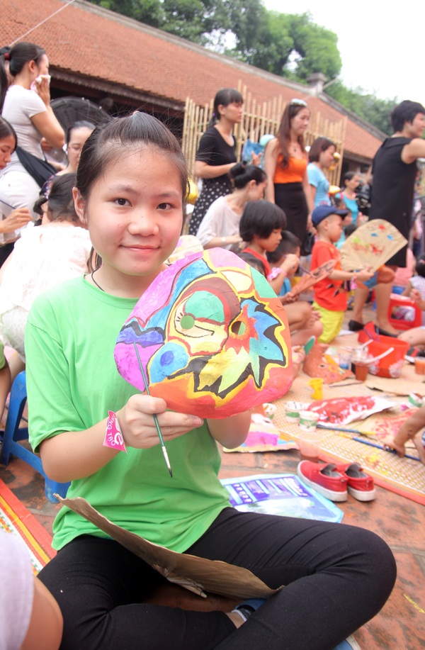 Em nhỏ Hà thành sáng tạo mặt nạ giấy bồi “chú Tễu, thằng Bờm” - 8 Em nhỏ Hà thành sáng tạo mặt nạ giấy bồi “chú Tễu, thằng Bờm” - 8
