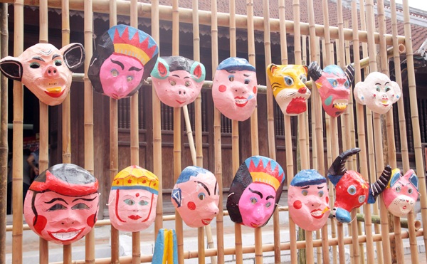 Em nhỏ Hà thành sáng tạo mặt nạ giấy bồi “chú Tễu, thằng Bờm” - 6
Những tác phẩm ấn tượng được trưng bày