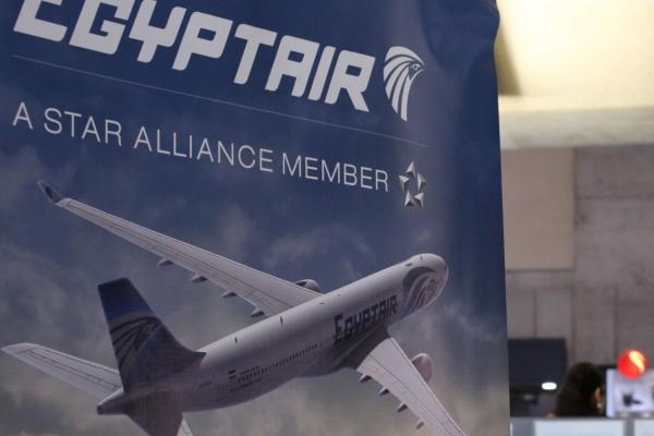 Bí ẩn lời đe dọa viết trên thân máy bay EgyptAir - 1
Những kẻ ủng hộ phong trào Anh Em Hồi giáo đã viết lời đe dọa bằng tiếng Ả rập lên thân máy bay của EgyptAir cách đây 2 năm. (Ảnh minh họa: UPI)