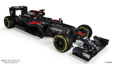 Các ứng viên vô địch F1 2016 ra mắt xe đua mới - 13