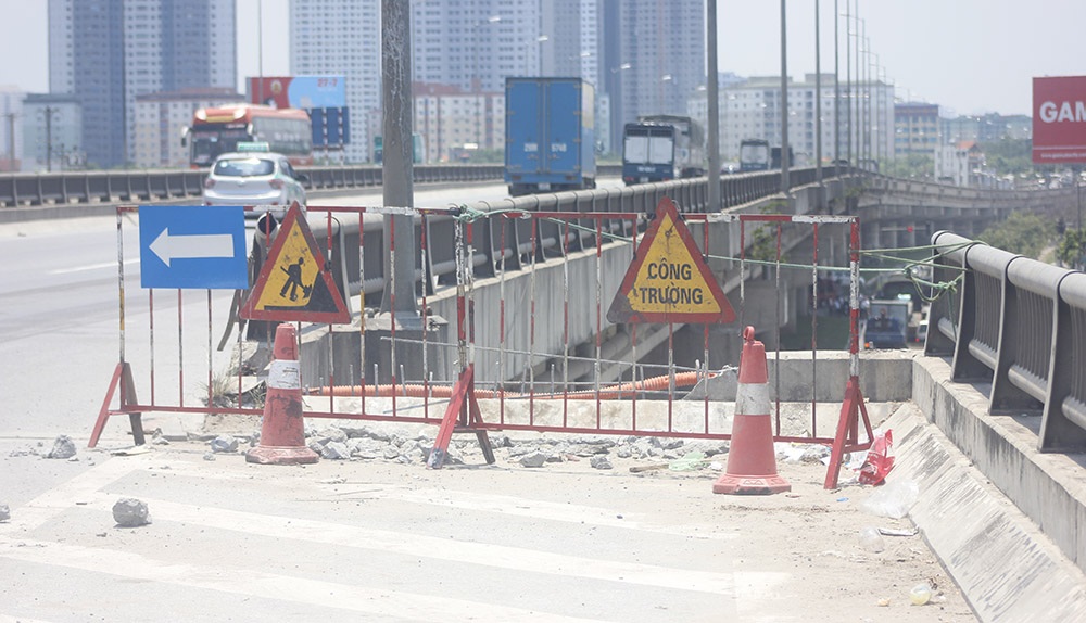 Vụ ô tô rơi từ đường trên cao: Vì sao đường "bất thình lình" thu hẹp? - 3