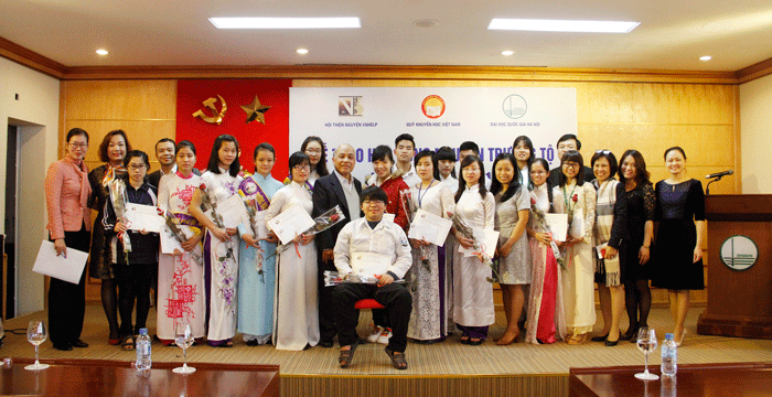 VNHelp và Quỹ Khuyến học Việt Nam trao học bổng đến sinh viên nghèo học giỏi - 4 VNHelp và Quỹ Khuyến học Việt Nam trao học bổng đến sinh viên nghèo học giỏi - 4