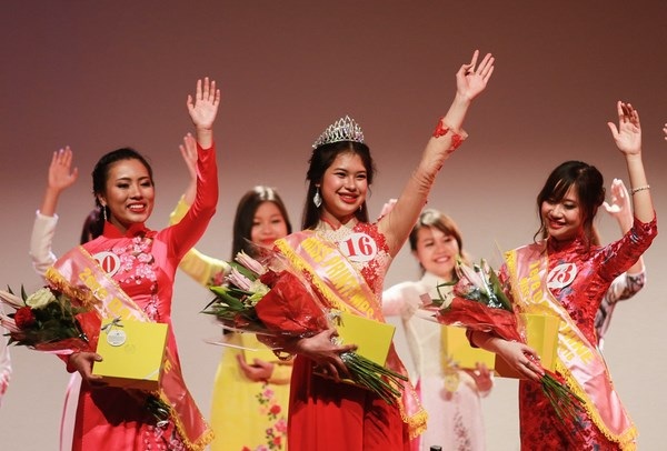 Cô gái Đà Nẵng đăng quang Hoa khôi DHS Việt tại Pháp 2016 - 2
Miss Xuân 2016 - Bùi Thị Hồng Duyên rạng rỡ phút đăng quang.