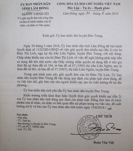 Vụ thuế đất oan 5,7 tỷ đồng được giải quyết, “sổ đỏ” đã trong tay cụ Lích - 2
UBND tỉnh Lâm Đồng ra văn bản chỉ đạo làm rõ trách nhiệm của tổ chức, cá nhân có liên quan đến sai phạm trong vụ áp thuế 5,7 tỷ đồng cho 253,9m2 đất thổ cư trước ngày 15-6-2016.