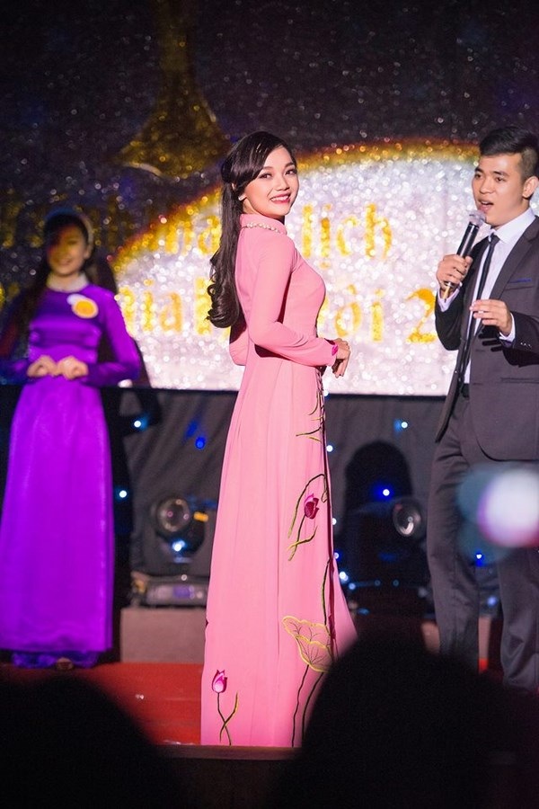 Gặp nữ sinh tặng hoa chào mừng Tổng thống Obama tới Việt Nam - 4