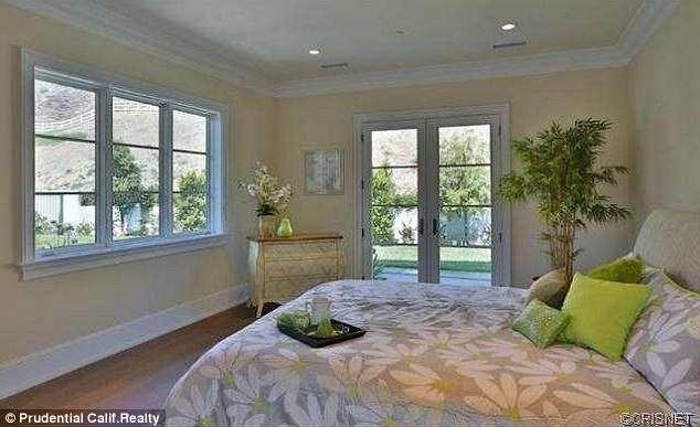 19 tuổi, Kylie Jenner mua được 3 ngôi nhà - 7
Dinh thự mang phong cách trang nhã, thanh lịch và được xây vào năm 2013