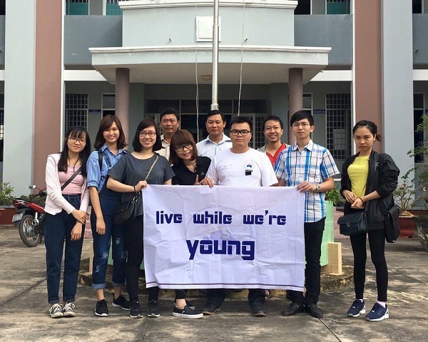 Du học sinh vượt cầu khỉ, mang Tết ấm hơn cho bà con Gò Công - 5 Du học sinh vượt cầu khỉ, mang Tết ấm hơn cho bà con Gò Công - 5