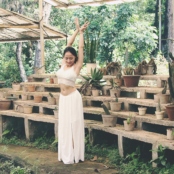 “Búp bê” Ngân Thương khoe hình xăm và nét đẹp gợi cảm - 7
Ngoài việc duy trì tập luyện thể dục, Ngân Thương còn tham gia bộ môn yoga để giữ gìn nhan sắc và có những khoảng thời gian tĩnh lặng, thư thái