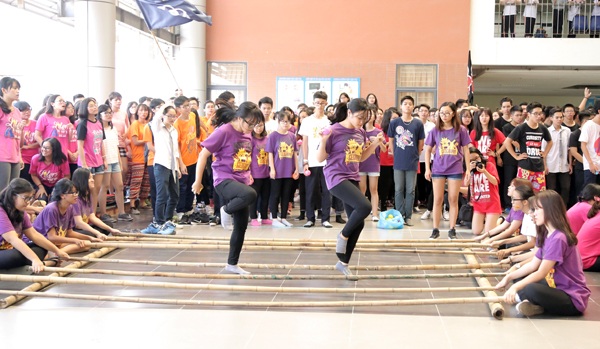 Teen Ams nhảy sạp, ném còn đón Trung thu sớm - 1
Điệu nhảy sạp vui nhộn của các học sinh chuyên Hà Nội – Amsterdam