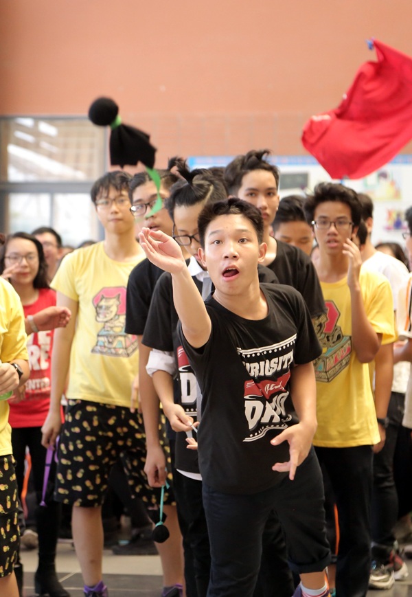 Teen Ams nhảy sạp, ném còn đón Trung thu sớm - 5
Gương mặt tập trung cao độ cho mỗi cú ném của nam sinh chuyên Sử