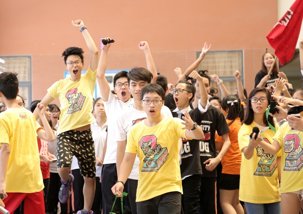 Teen Ams nhảy sạp, ném còn đón Trung thu sớm - 7
Và niềm vui chiến thắng đã thực sự biến sân trường chuyên Hà Nội – Amsterdam trở thành một lễ hội dân gian sôi động