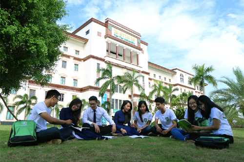 Tư vấn tuyển sinh mô hình Giáo dục Khai phóng của ĐH Tân Tạo - 13 Sinh viên TTU học nhóm.