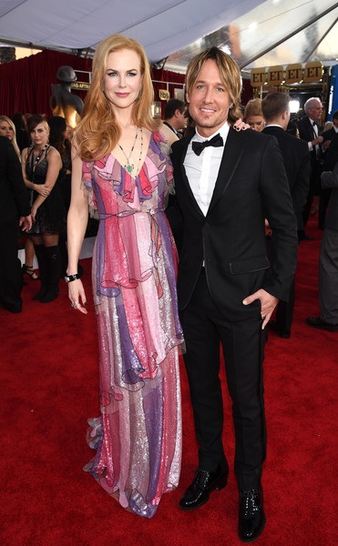 Nicole Kidman cao hơn chồng rất nhiều! - 2
Nicole Kidman cao tới 1,8m - chưa tính thêm giày cao gót, trong khi chồng chỉ cao hơn 1,7m, vì vậy cô nổi bật hơn chồng khi sánh đôi trên thảm đỏ cũng là dễ hiểu.