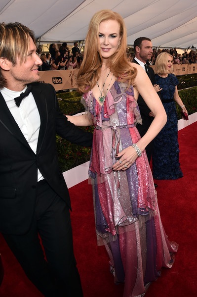 Nicole Kidman cao hơn chồng rất nhiều! - 8
Keith Urban dành cho vợ ánh nhìn âu yếm