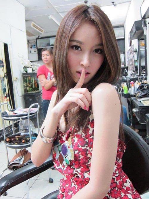 Vẻ quyến rũ khó cưỡng của mỹ nhân chuyển giới hàng đầu Thái Lan - 8
Dù là đàn ông nhưng Nong Poy xinh đẹp và nữ tính vô cùng! Những bức ảnh của cô trên mạng luôn thu hút sự quan tâm đặc biệt của fan. Trang Instagram của cô có hơn 1,3 triệu người theo dõi.