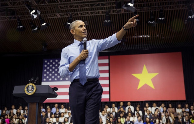 Dược sĩ 9X Việt được Tổng thống Obama khen ngợi giữa “bàn dân thiên hạ” - 2
Xuân Lộc là 1 trong 3 bạn trẻ Việt được Tổng thống Obama nêu gương trong buổi gặp mặt hôm 25/5 tại TPHCM. (ảnh: NYT)