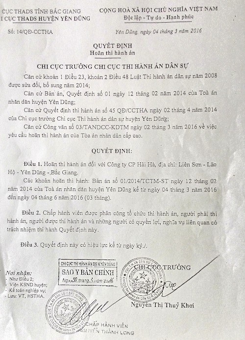Bắc Giang: Cưỡng chế xong mới ra quyết định hoãn thi hành án! - 5
Cưỡng chế xong, ngày hôm sau, Chi cục Thi hành án huyện Yên Dũng mới ra Quyết định hoãn thi hành án.