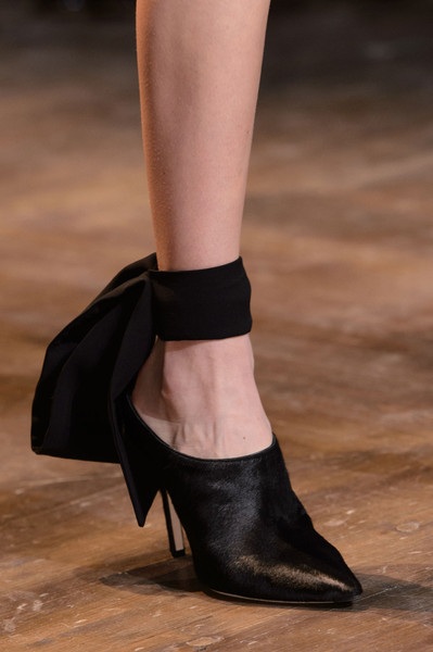 
Mẫu giầy bít mũi sành điệu của Christian Dior
