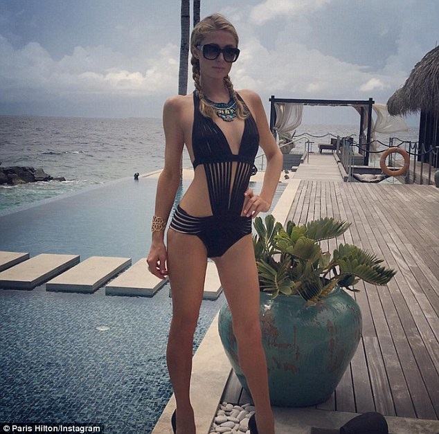 Paris Hilton tung loạt ảnh áo tắm nóng bỏng - 2
Kiều nữ tóc vàng khoe ảnh gợi cảm trong kỳ nghỉ mừng đón tuổi mới