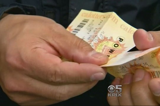 Người gốc Việt trúng giải xổ số Powerball hơn 1 triệu USD - 1
(Ảnh: CBS)