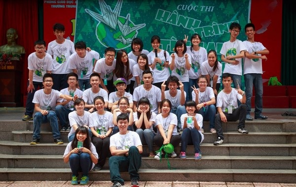 9X Việt sở hữu nụ cười tươi rói giành học bổng toàn phần Mỹ - 3
Phạm Ngọc và các bạn trong “Hạc Giấy”