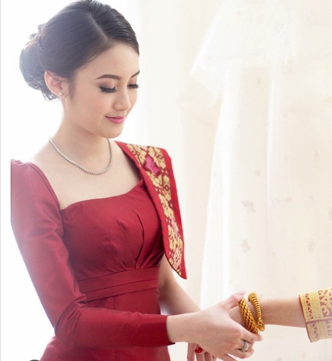 4 “hot girl lai” vừa giàu có, xinh đẹp lại học rất giỏi - 1
Phoiphailin Sivilay (sinh năm 1997), là hot girl gốc Việt.
