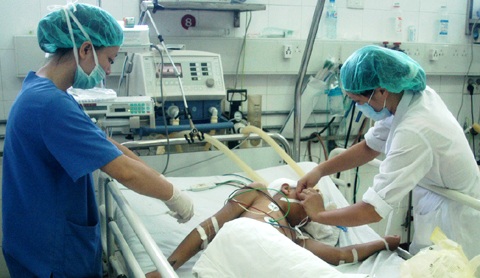 Làn sóng bác sĩ bỏ bệnh viện công, chớ để góp gió thành bão - 1 Làn sóng bác sĩ bỏ bệnh viện công, chớ để góp gió thành bão - 1