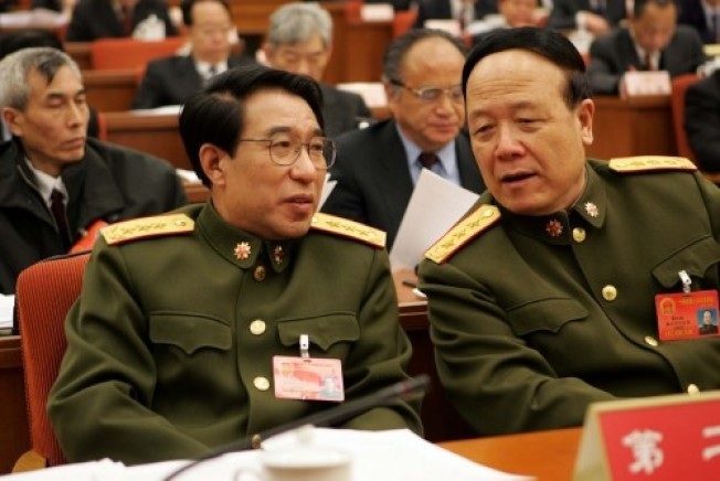 Hé lộ tài sản khủng khiếp của tướng quân đội hám gái - 1 Quách Bá Hùng (bên phải) và Từ Tài Hậu