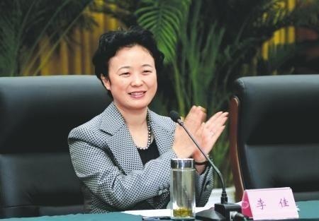 Mất chức vì đưa quan bà bị giam đi chơi, ăn nhậu - 1 Lý Giai khi còn đương chức