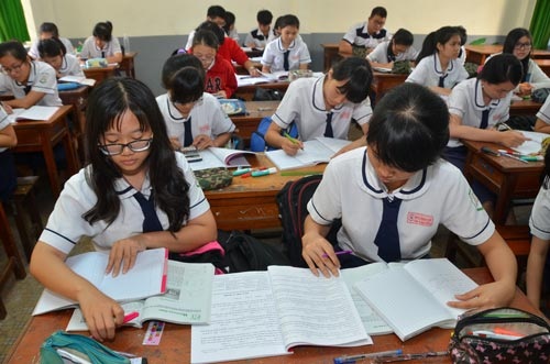 Sao TPHCM được tự xét tốt nghiệp THPT? - 1 Học sinh lớp 12 Trường THPT Mạc Đĩnh Chi (TP HCM) trong giờ học vật lý. (Ảnh: Tấn Thạnh)