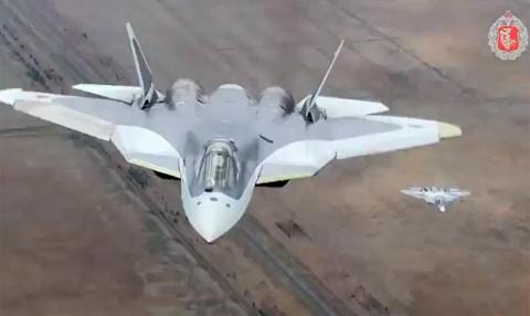 PAK FA đáp lễ F-35 nhân Ngày Không quân Nga? - 1 Tiêm kích T-50 với màu sơn lạ mắt trong Ngày truyền thống của Không quân Nga.