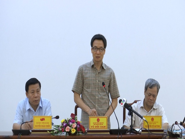 Không để "con sâu bỏ rầu nồi canh” - 1
Phó Thủ tướng Vũ Đức Đam cùng Đoàn liên ngành Trung ương trong buổi làm việc với UBND tỉnh Bắc Ninh về công tác quản lý, đảm bảo an toàn thực phẩm, ngày 13/8 - (Ảnh: Đ.B)