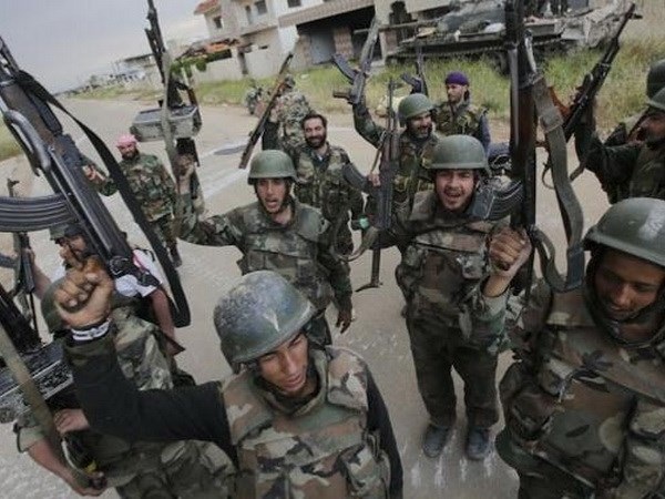Quân đội Syria ném bom các vị trí của người Kurd tại Hasakeh - 1 Quân chính phủ Syria. (Nguồn: alalam.ir)