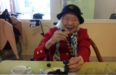 Chuyện ít biết về nữ bác sĩ đầu tiên của Việt Nam - 1 Bác sĩ Henriette Bùi lúc về già (ảnh cắt từ Youtube)