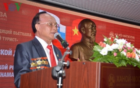Giao lưu truyền thống “Thắm tình hữu nghị Việt-Nga” - 1 Ông Lê Xuân Niêm phát biểu tại buổi giao lưu.