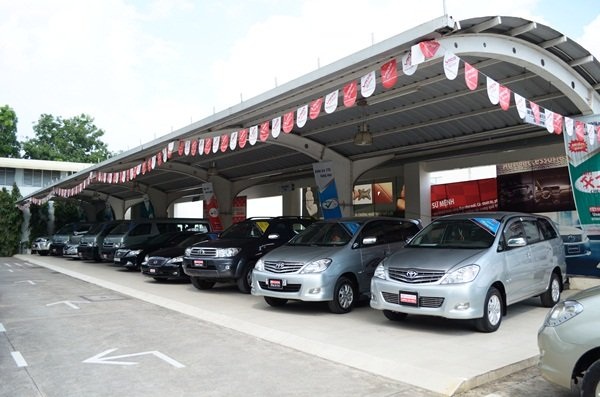 Ô tô cũ ế chưa từng có: Bán lỗ vẫn không có khách - 1
Kinh doanh xe cũ từ đầu năm tới nay luôn trong tình cảnh đìu hiu.
