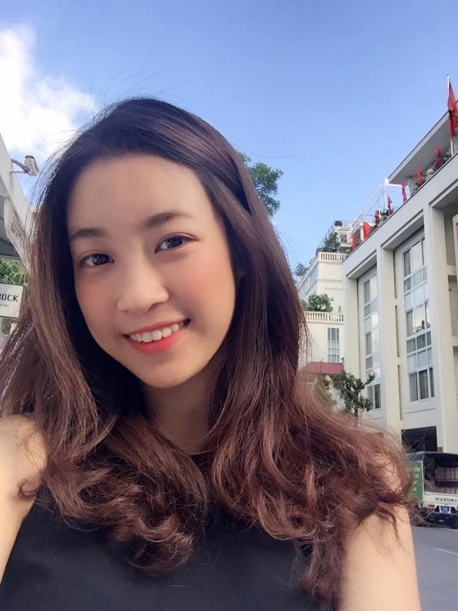5 hot girl chứng minh "con gái tên Linh thường rất xinh" - 1
Đỗ Mỹ Linh là cái tên được nhắc đến nhiều nhất 29/8 khi đăng quang ngôi vị Hoa hậu Việt Nam 2016.