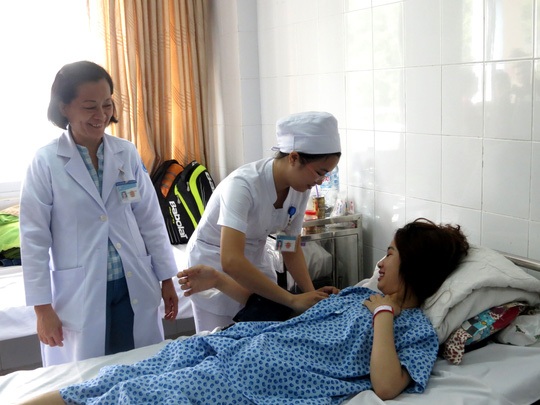 Hiếm gặp: thai “đi lạc” đến… sau cuống gan - 1 Chị B.T. được kiểm tra sức khỏe lại lần cuối trước khi xuất viện