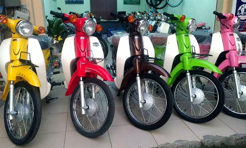 Xe Tàu lên đời Super Cub dáng Nhật: Hàng lởm vạn người mê - 1
Đặt những chiếc Cub 50 cạnh nhau, khó có thể phân biệt được đâu là hàng Nhật, đâu là hàng Tàu.