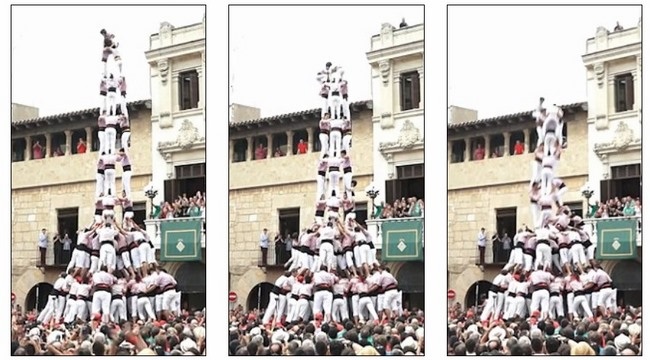 
Tháp người 15m đổ sụp trong tích tắc.
