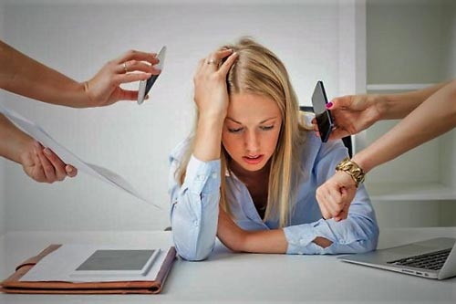 Công việc không vui hại sức khỏe tuổi 40 - 1 Người không hài lòng với công việc dễ bị trầm cảm, lo âu và mất ngủ Ảnh: MNT