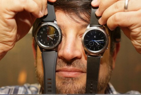 Top smartphone, smartwatch, laptop đỉnh nhất IFA 2016 - 1
Bộ đôi Galaxy Gear S3 bản Frontier và Classic của Samsung